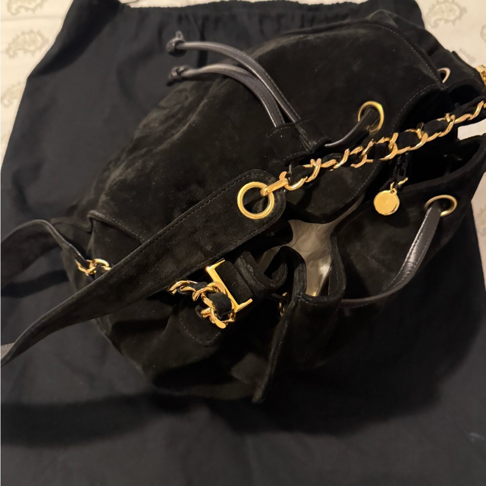 CHANEL Black Suede Drawstring bag with stitched CC Logo & 24k Gold dipped Chain - Picture 5 of 7